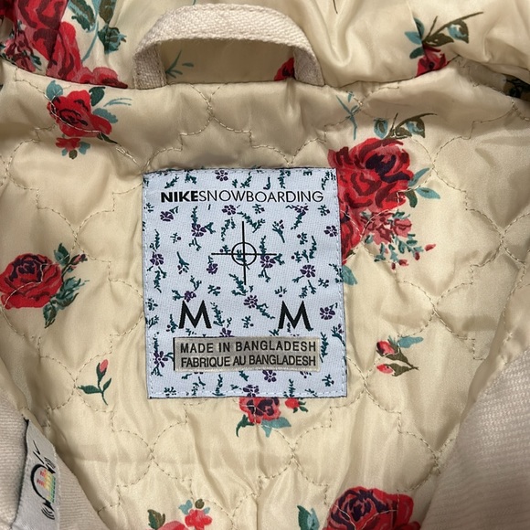 Nike Snowboarding Jacket - Picture 7 of 11